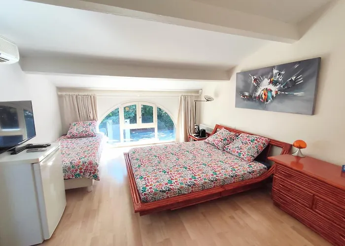 Apartmán Avec Clim Piscine Proche Centre D'uzes